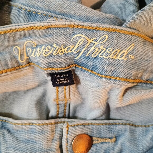 GUC: Universal Thread Sze 18/34S Light Wash Distressed High Rise Skinny Jeans - Picture 3 of 3